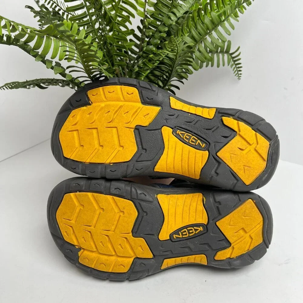 Keen Newport H2 Sandals Big Kid‎ Size US 3 EU 35 waterproof Easy Bungee Velcro